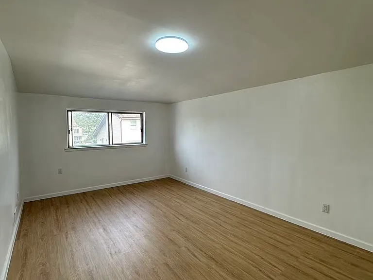 379 Brookfield Ave #2 — Photo 5