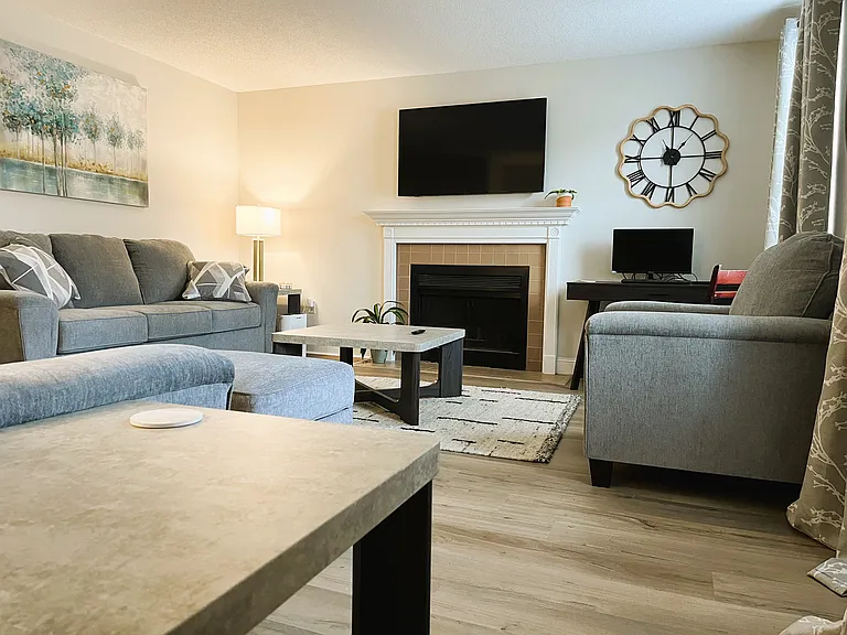 1011 Hulon Ln — Photo 3