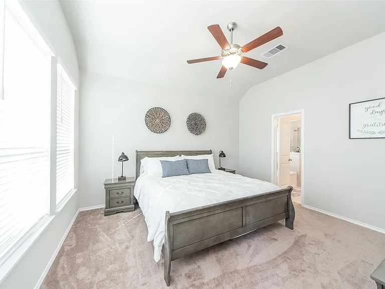 1915 Meadow Trail Dr — Photo 14