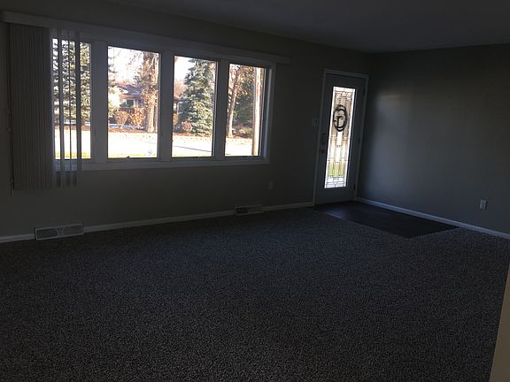 Living room: 19 x 14ft