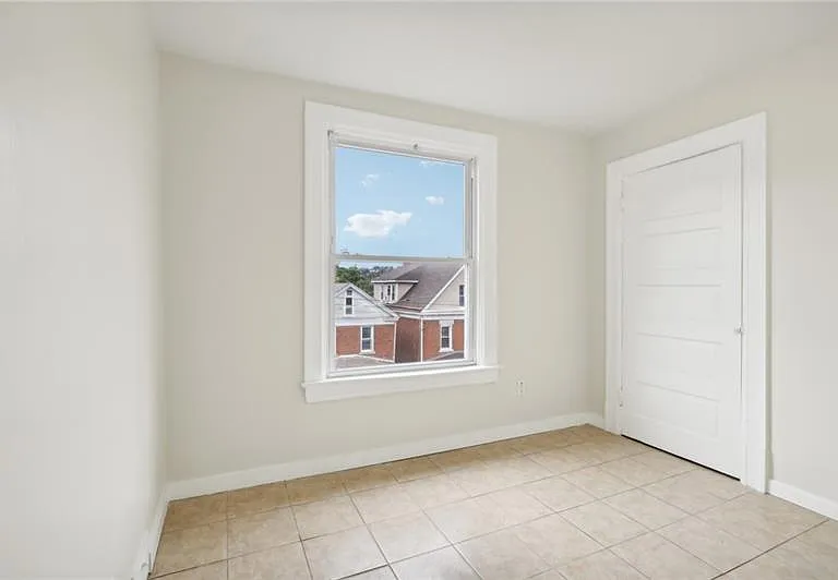 328 James St — Photo 31