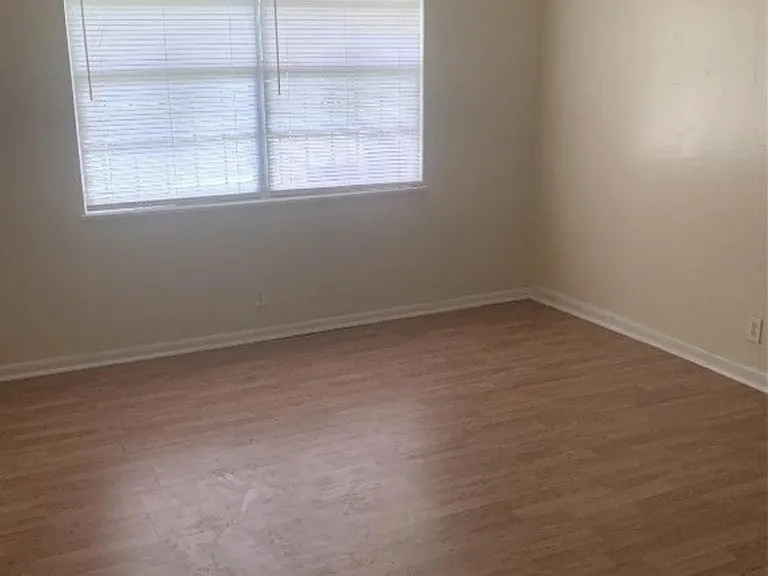 3232 W Maple St — Photo 6