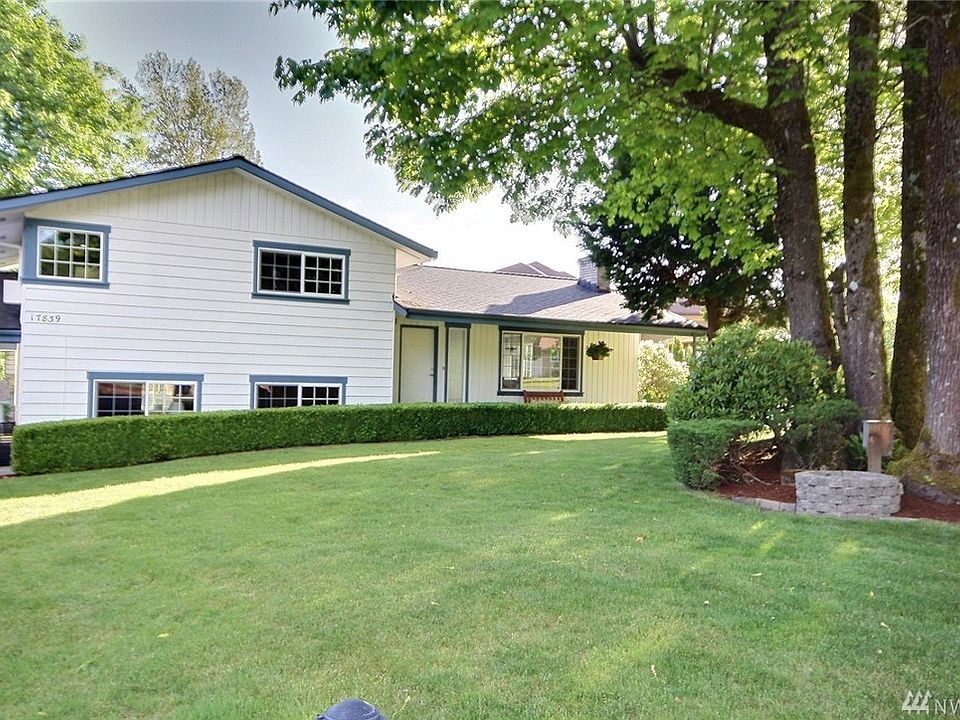 Front park like yard. Garage & car port on your left. RV/ Boat and private driveway on your right