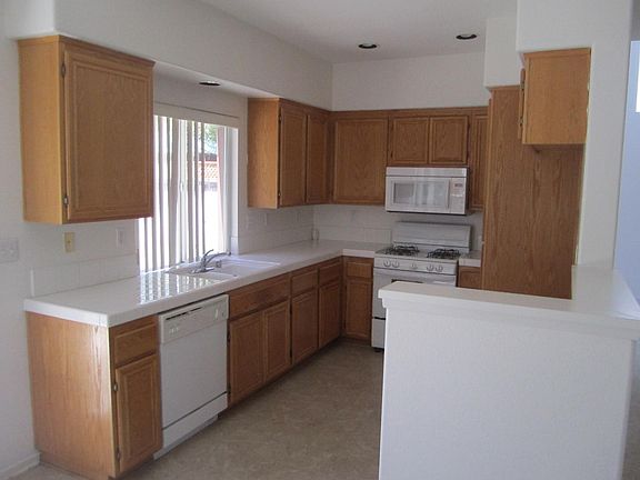 2nd image of 615 Sonoma St