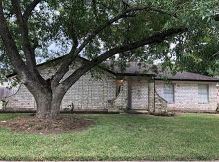 345 W Castle Harbour Dr, Friendswood, TX 77546