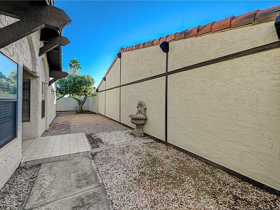 3rd image of 2499 Swan Ln