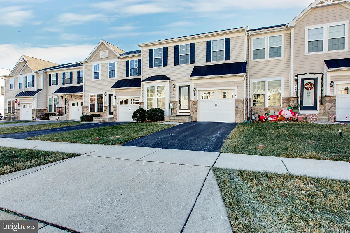 Building Photo - 7543 Maiden Head Dr