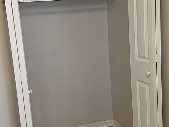 2nd image of 1721 Chesapeake Ln APT 1