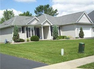 10 Steinway Ct, Williamsville, NY 14221