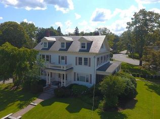 11 Eastview St, Lowell, MA 01852