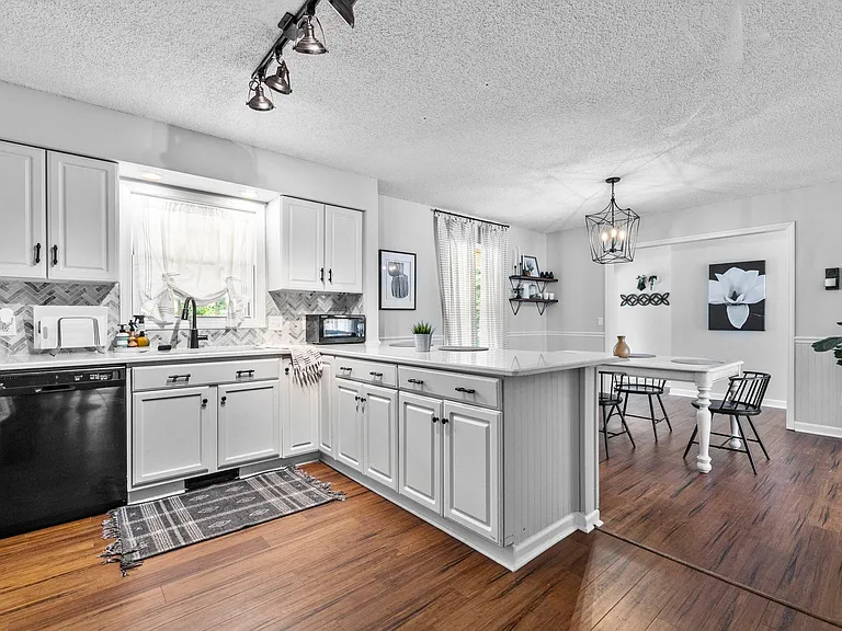 1380 Monticello Dr — Photo 21