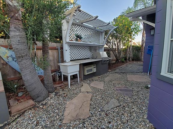 Outdoor kitchen with bbq