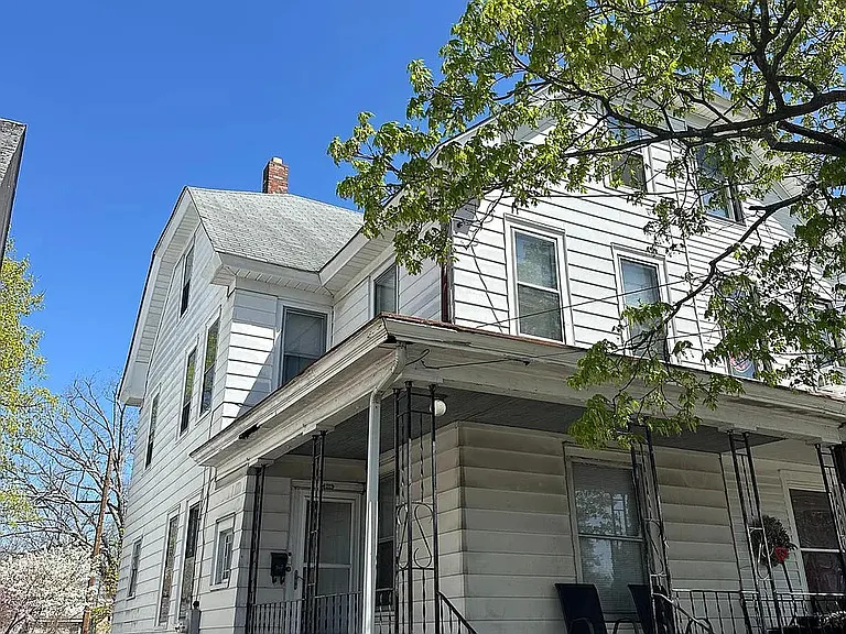 306 W Main St — Photo 1