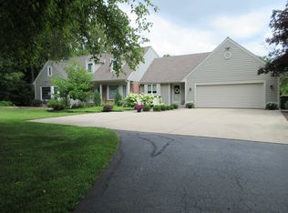 950 Pine Ridge Ct, Cedarburg, WI 53012