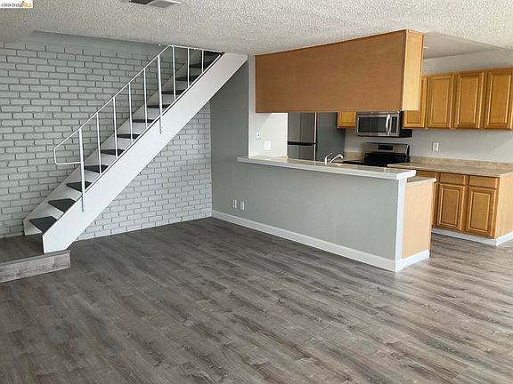 5th image of 1202 Sycamore Dr APT 3