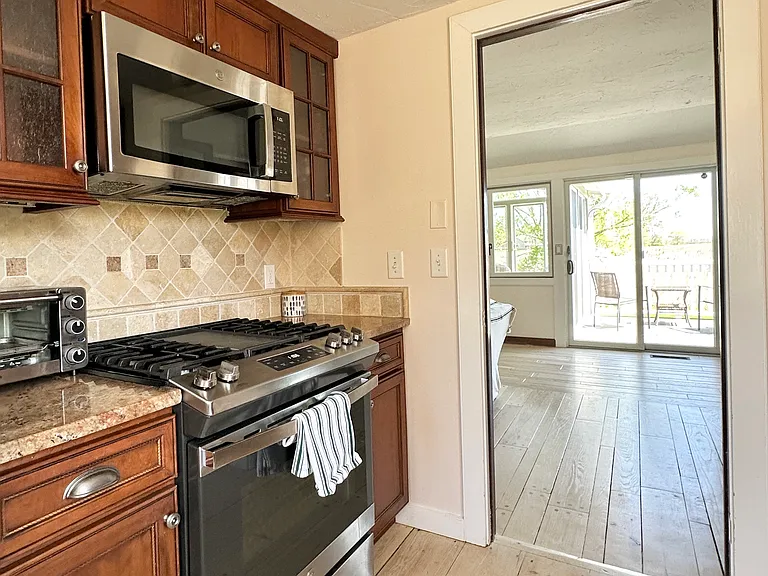 476 Main St — Photo 18