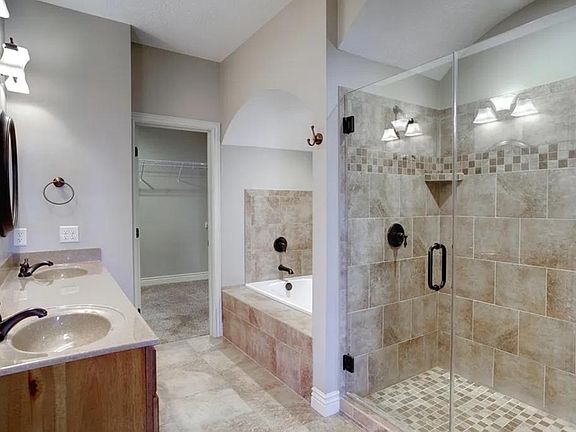4th image of 2301 Saddlebrook Dr