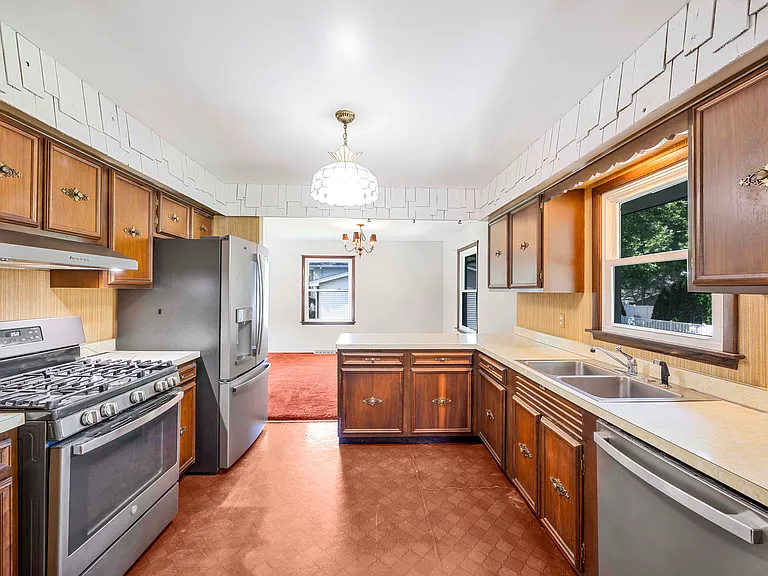 1923 Kennedy Ave — Photo 10