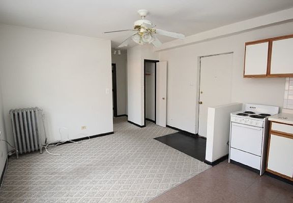 2nd image of 3923 N Clarendon Ave #3