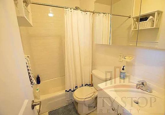 5th image of 101 W 77th St APT 1C