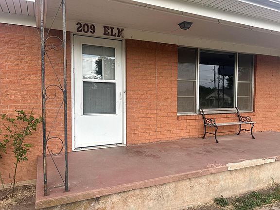 3rd image of 209 N Elm St