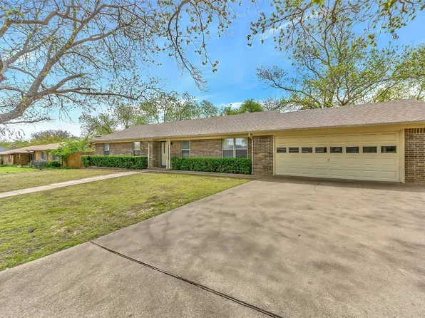 810 Hilltop Dr, Weatherford, TX 76086