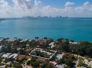 5763 N Bay Rd, Miami Beach, FL 33140