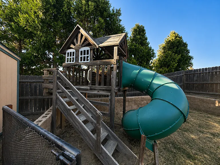 3290 N Vista Ave — Photo 25