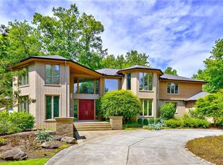 105 W Juniper Ln, Chagrin Falls, OH