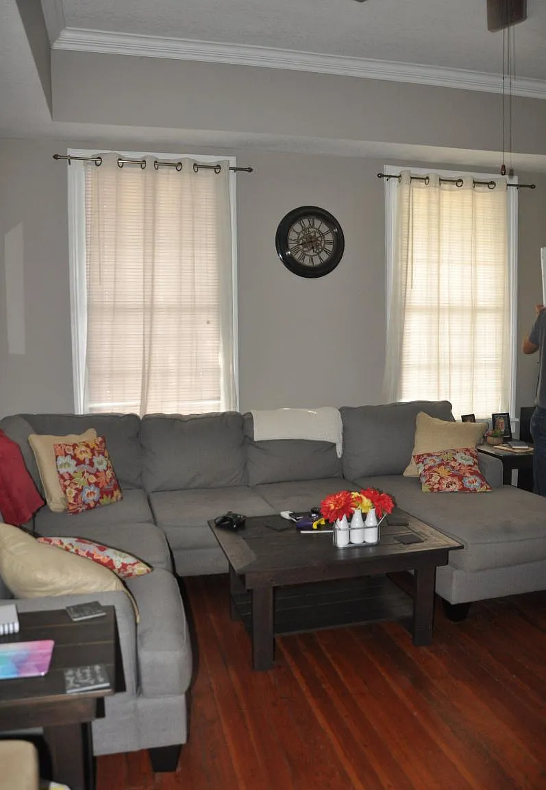 222 W Henry Street — Photo 3