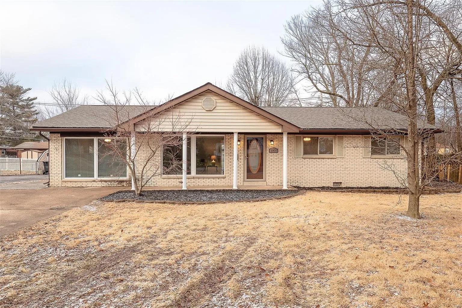 1005 Southgate Dr photo 1