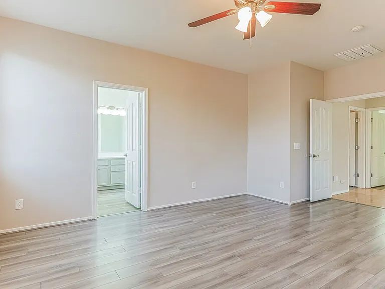 7905 S 73rd Ln — Photo 7