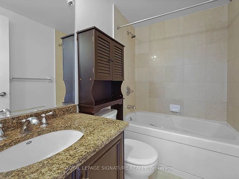 438 King St W #1417 — Photo 12