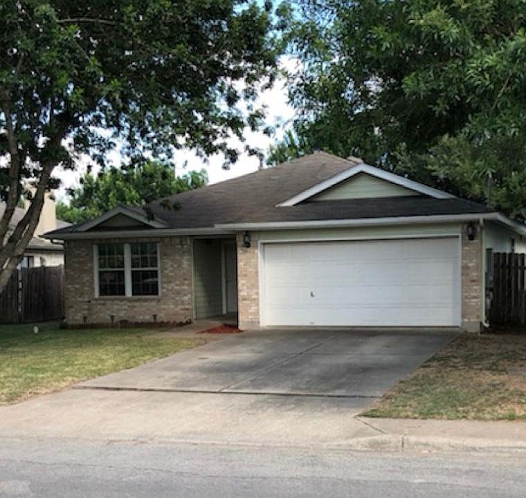 Adorable 3/2 in Kyle very close to Lehmann High School