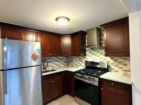 71-66 Parsons Boulevard image 3 of 14