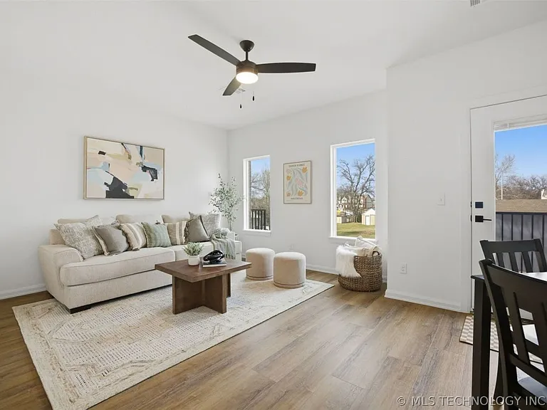 504 E B St — Photo 32