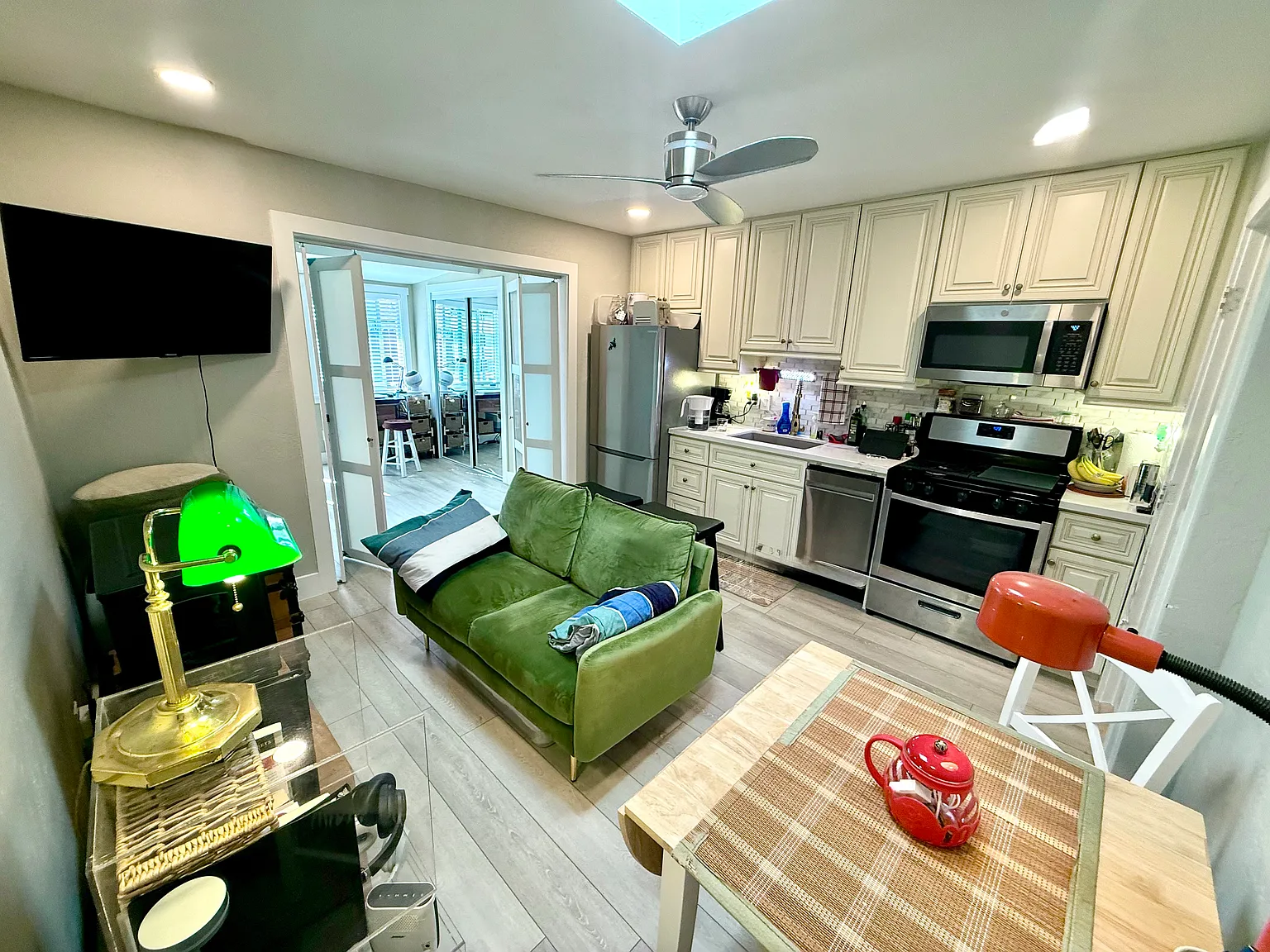 1 bed, 400 sqft, $2,700 — Photo 4