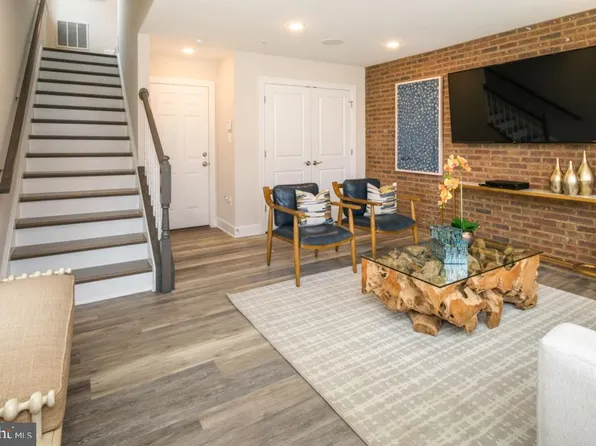 3541 Carnaby St, Hyattsville, MD 20782