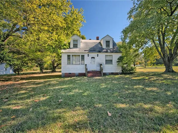 8563 Farys Mill Rd, Gloucester, VA 23061