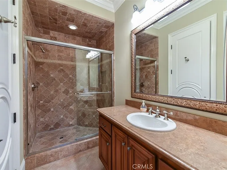 11 Skyridge — Photo 34