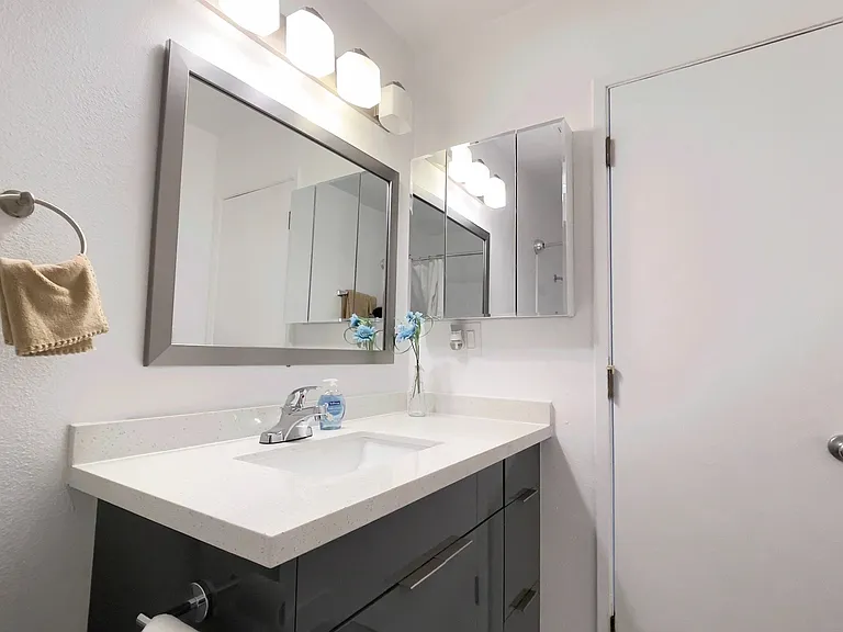Tujunga Apartments — Photo 17
