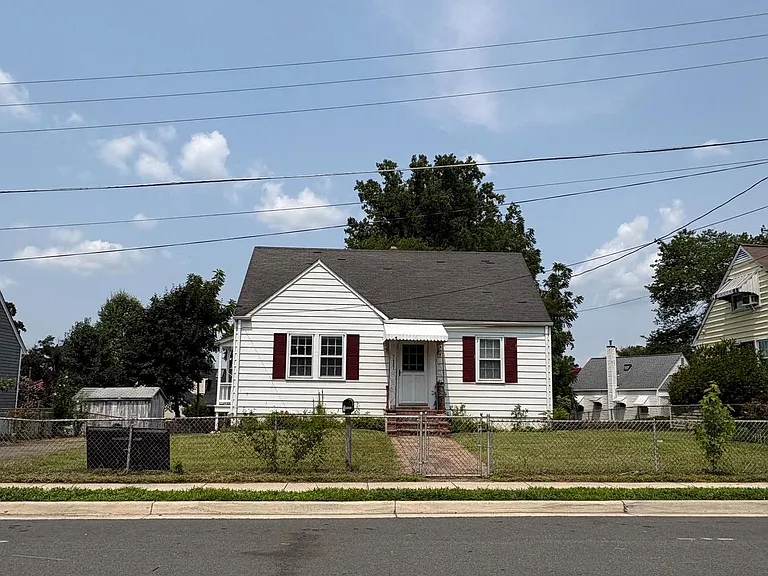 10902 Milburn St — Photo 2