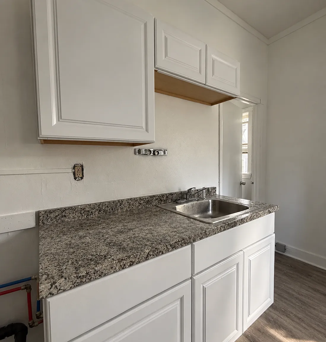 3 bed, 1200 sqft, $1,900 — Photo 1