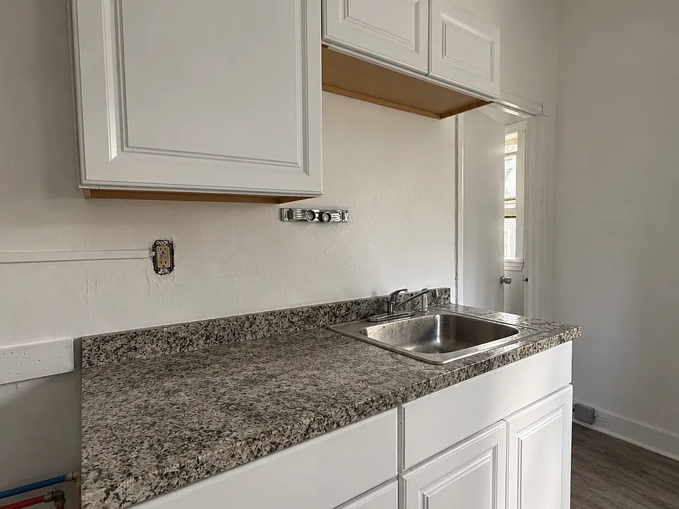 42 Clinton Ave #2
