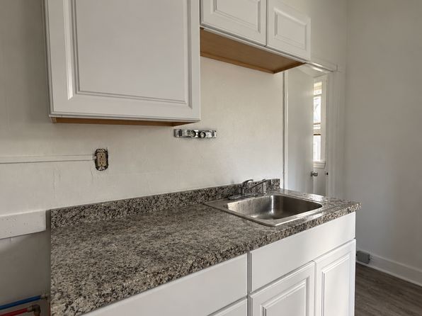 42 Clinton Ave #2, Pittsfield, MA 01201 – 3-bedroom rental in Pittsfield