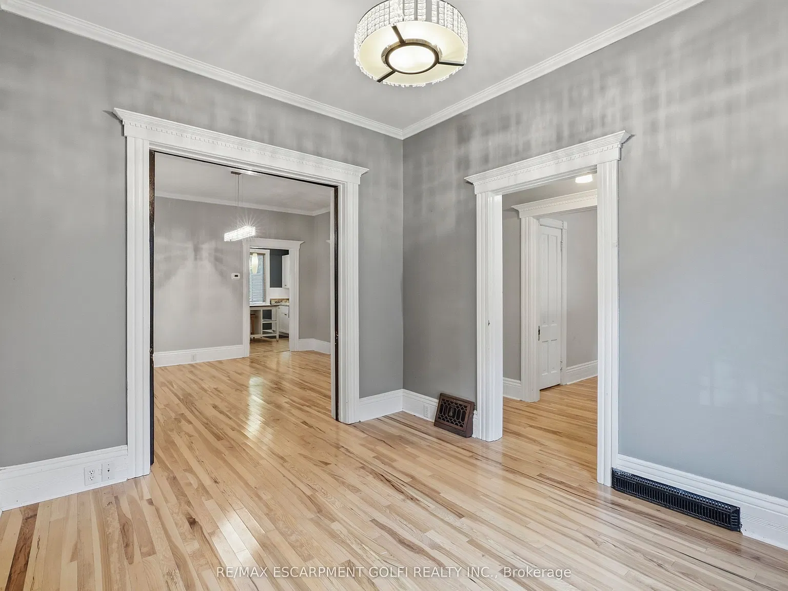 3 bed, $3,900 — Photo 2