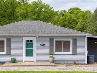 6210 Johnson Rd, Coloma, MI, 49038