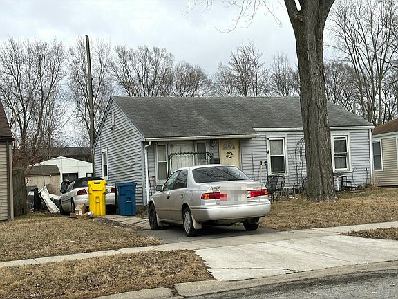 3rd image of 743 N Indiana St