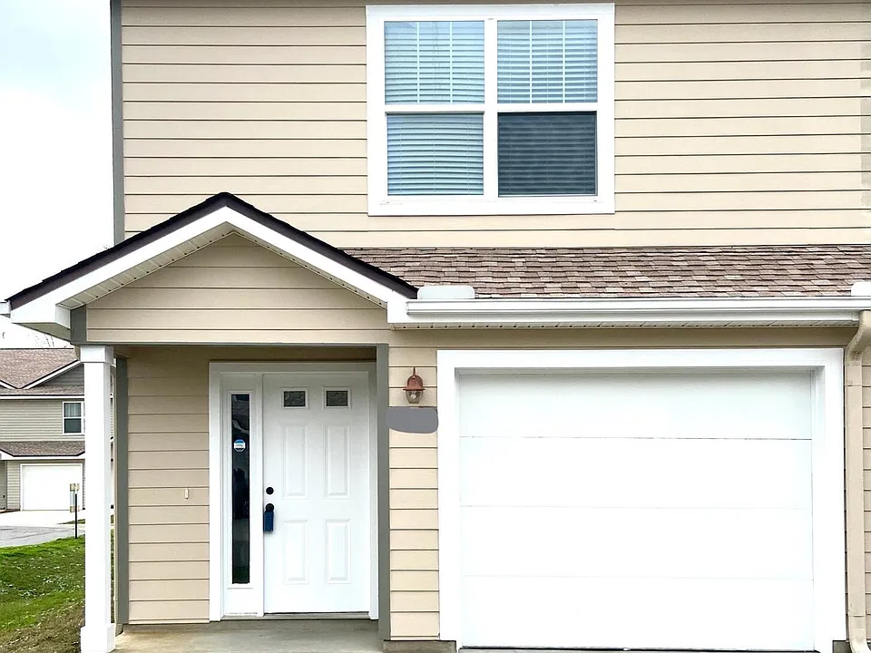 242 Callaway Chase Ln