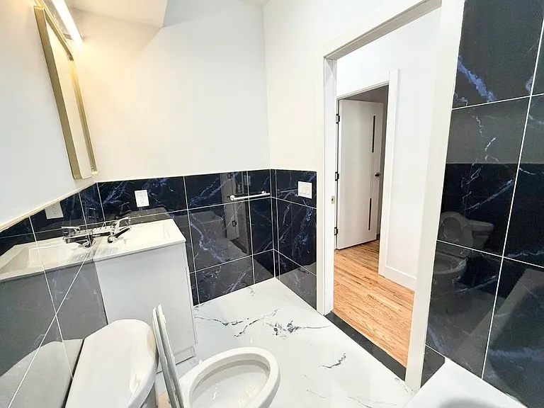 41 W 19th St #2 — Photo 16